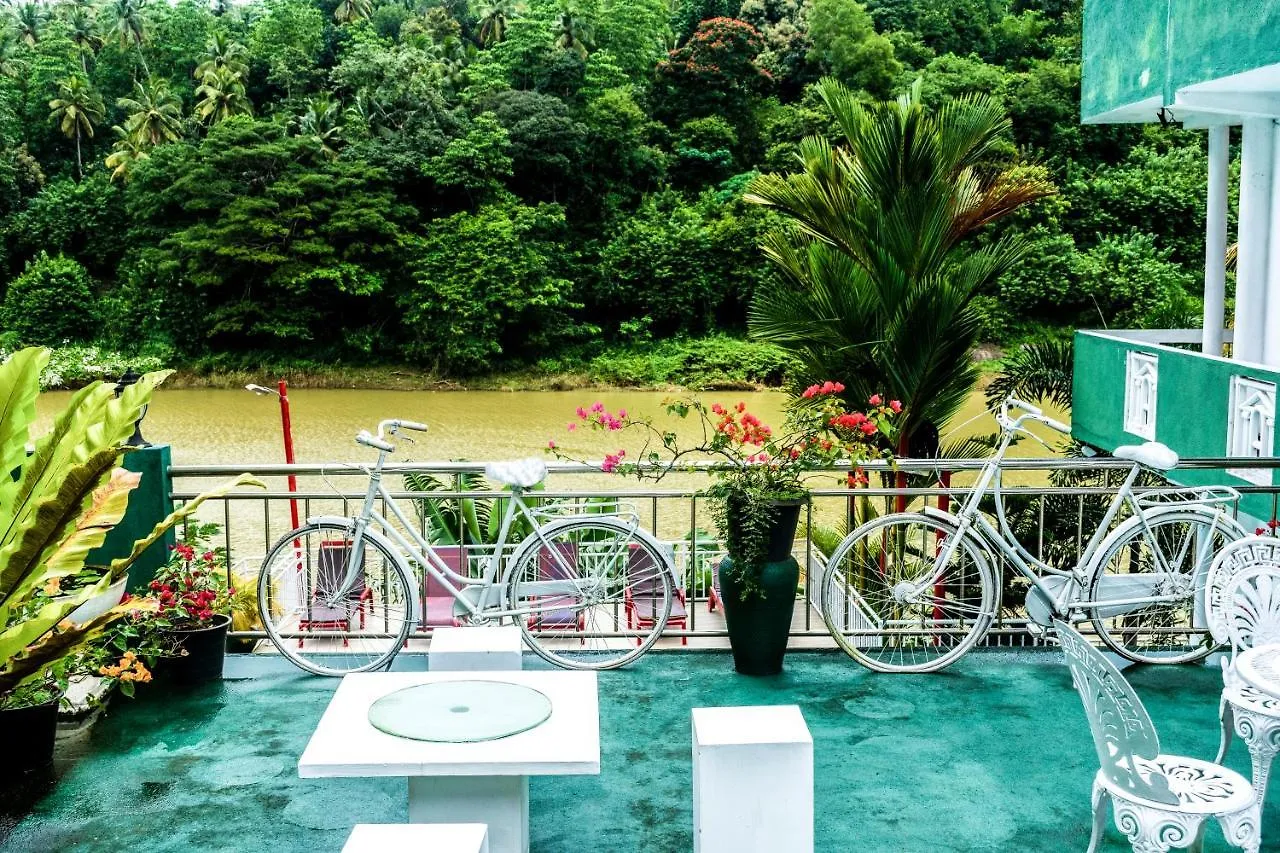 Hotel Kandy Riverside Villa