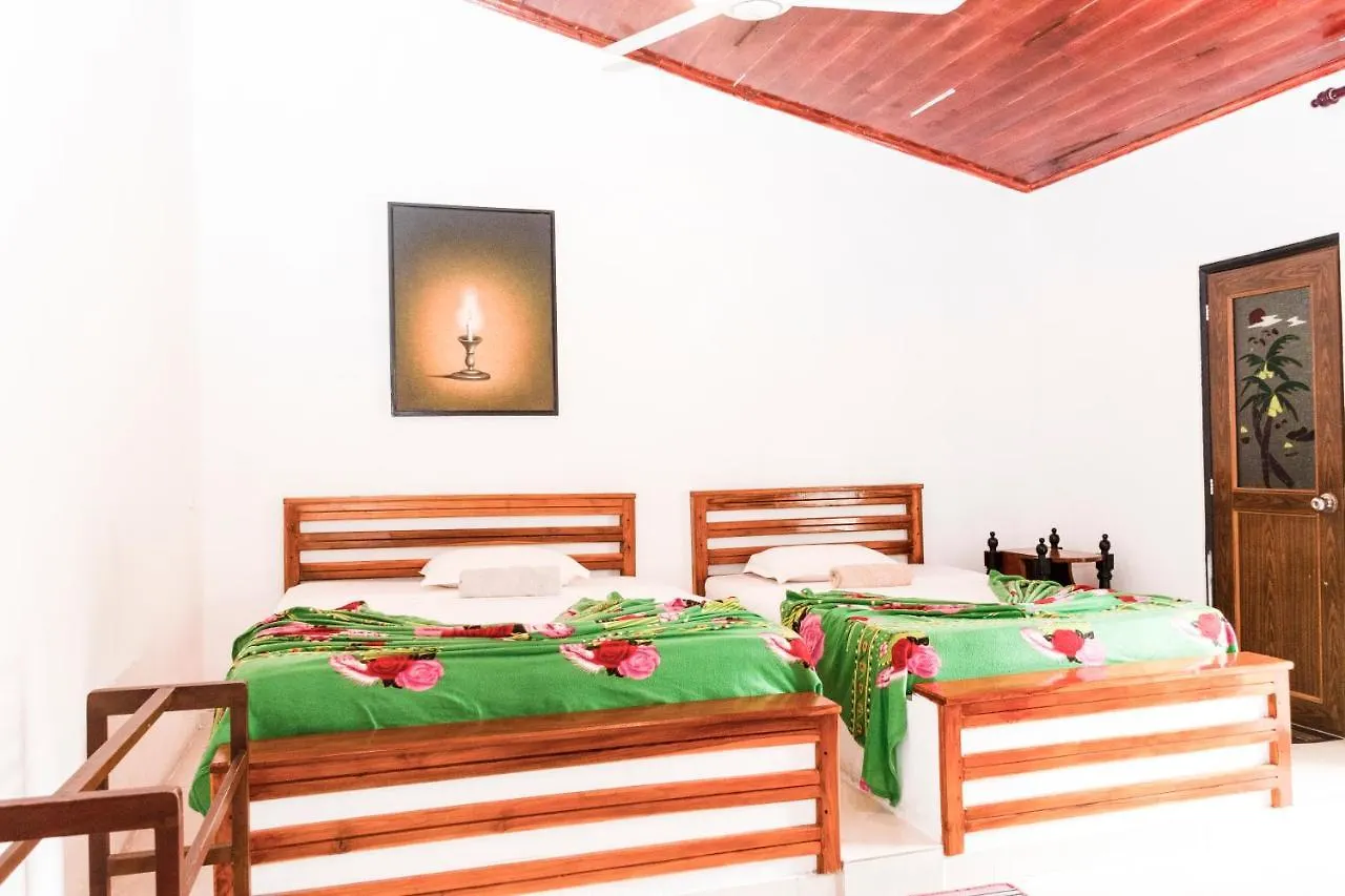 Kandy Riverside Villa 3*,